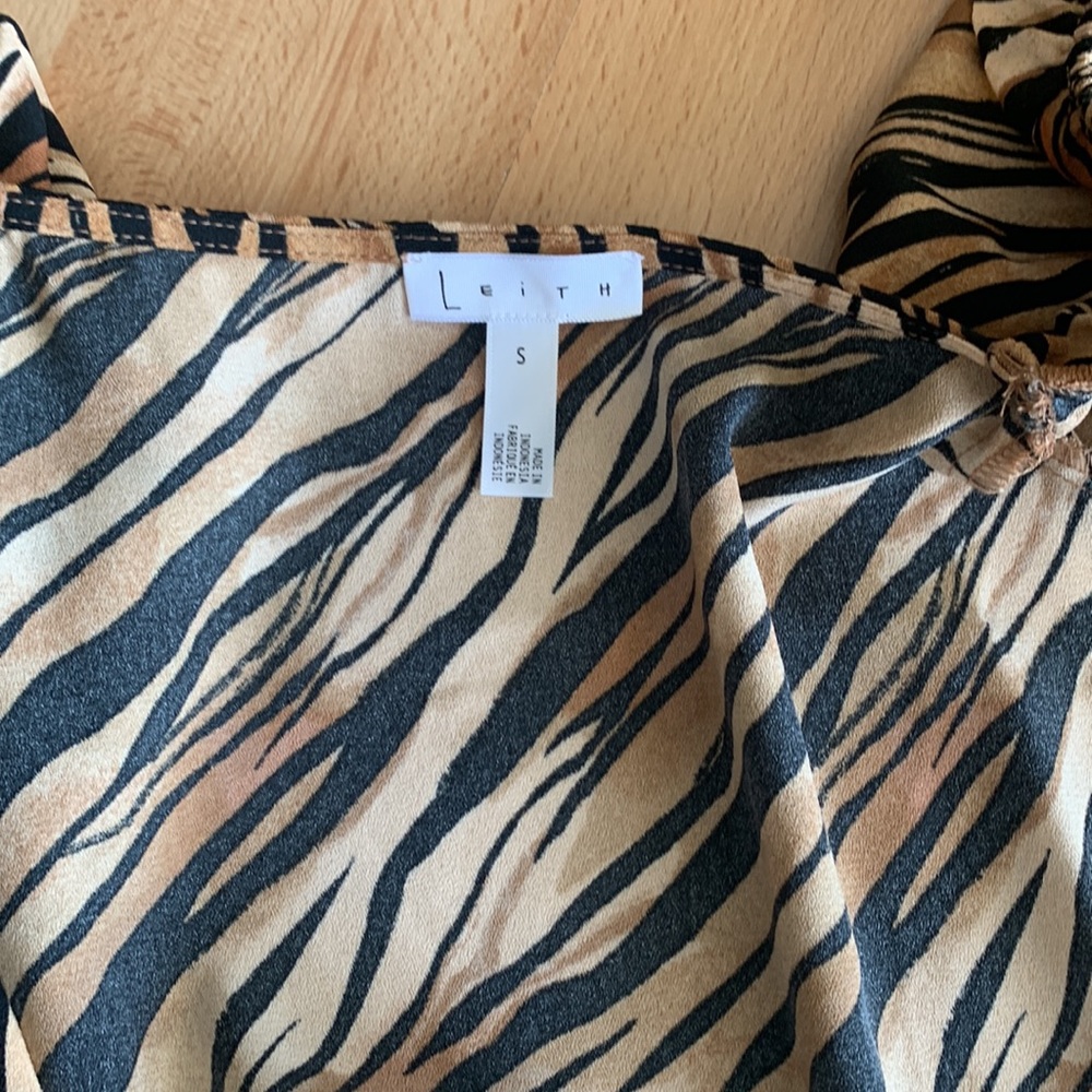 Tiger print wrap dress - Picture 6 of 6